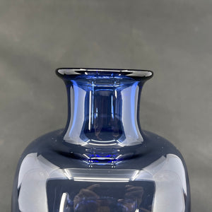 Safirblå vase fra Holmegaard, 21 cm.