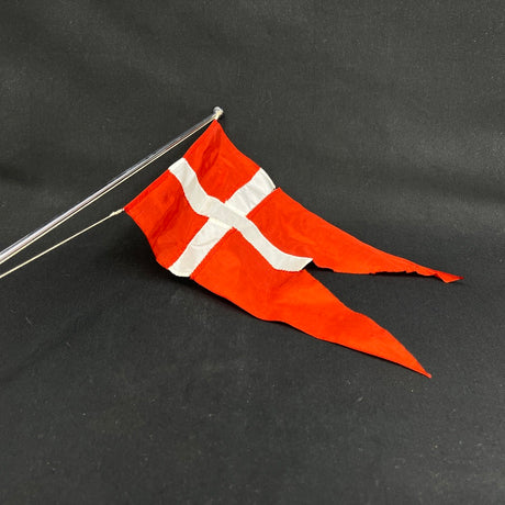 Flagstang - Fod i lys marmor
