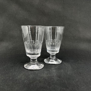 A pair of faceted toddy glasses, 10.5 cm.