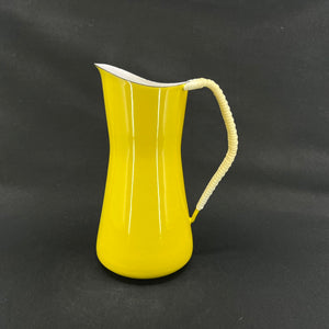Gul Købenstyle kande af Quistgaard, 20 cm.
