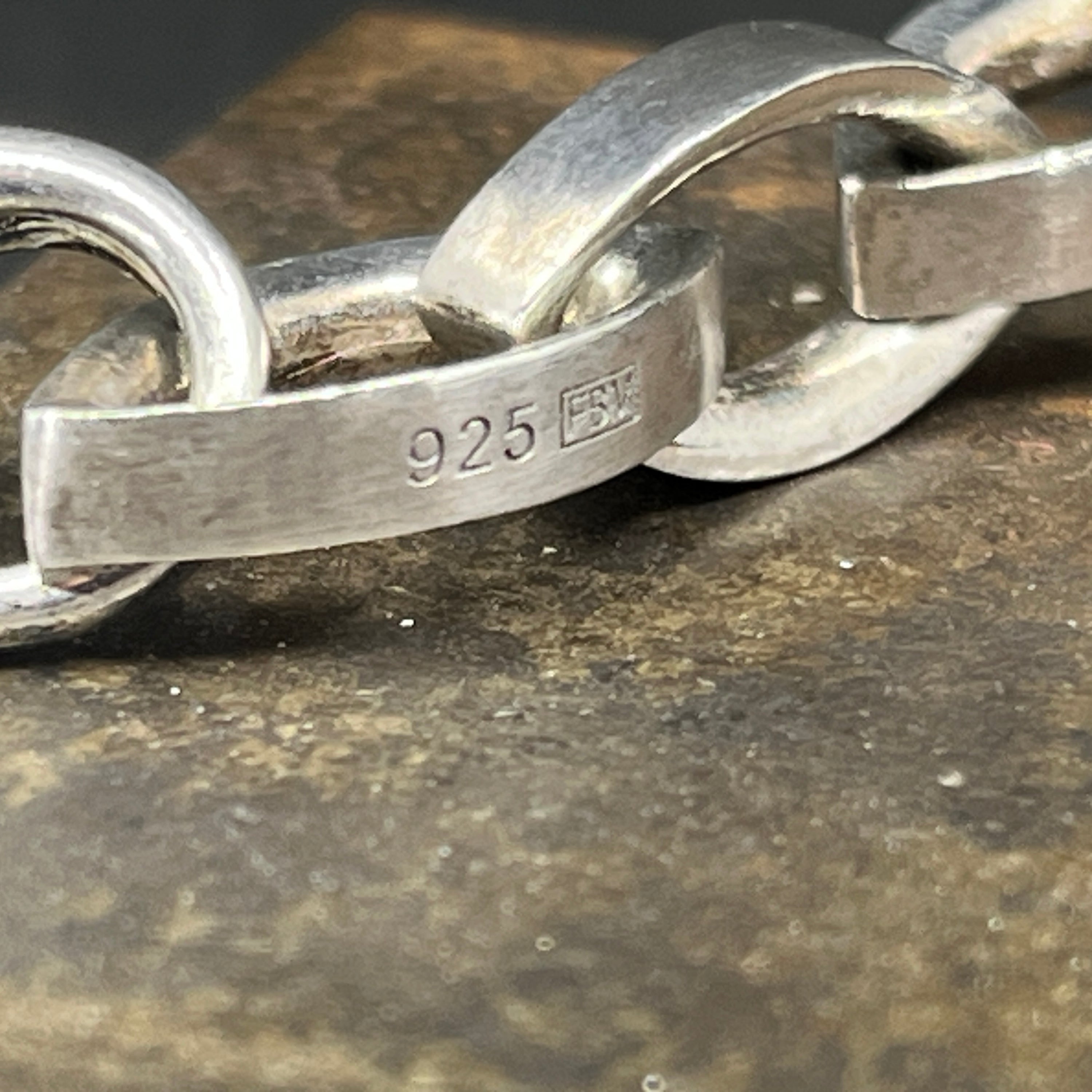 Moderne armbånd i sterlingsølv
