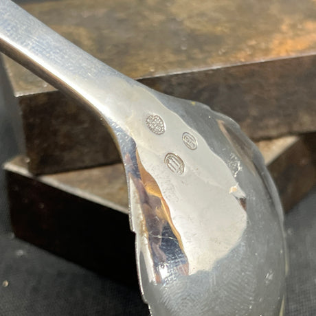 Ornamental ske fra Georg Jensen, 14,5 cm.