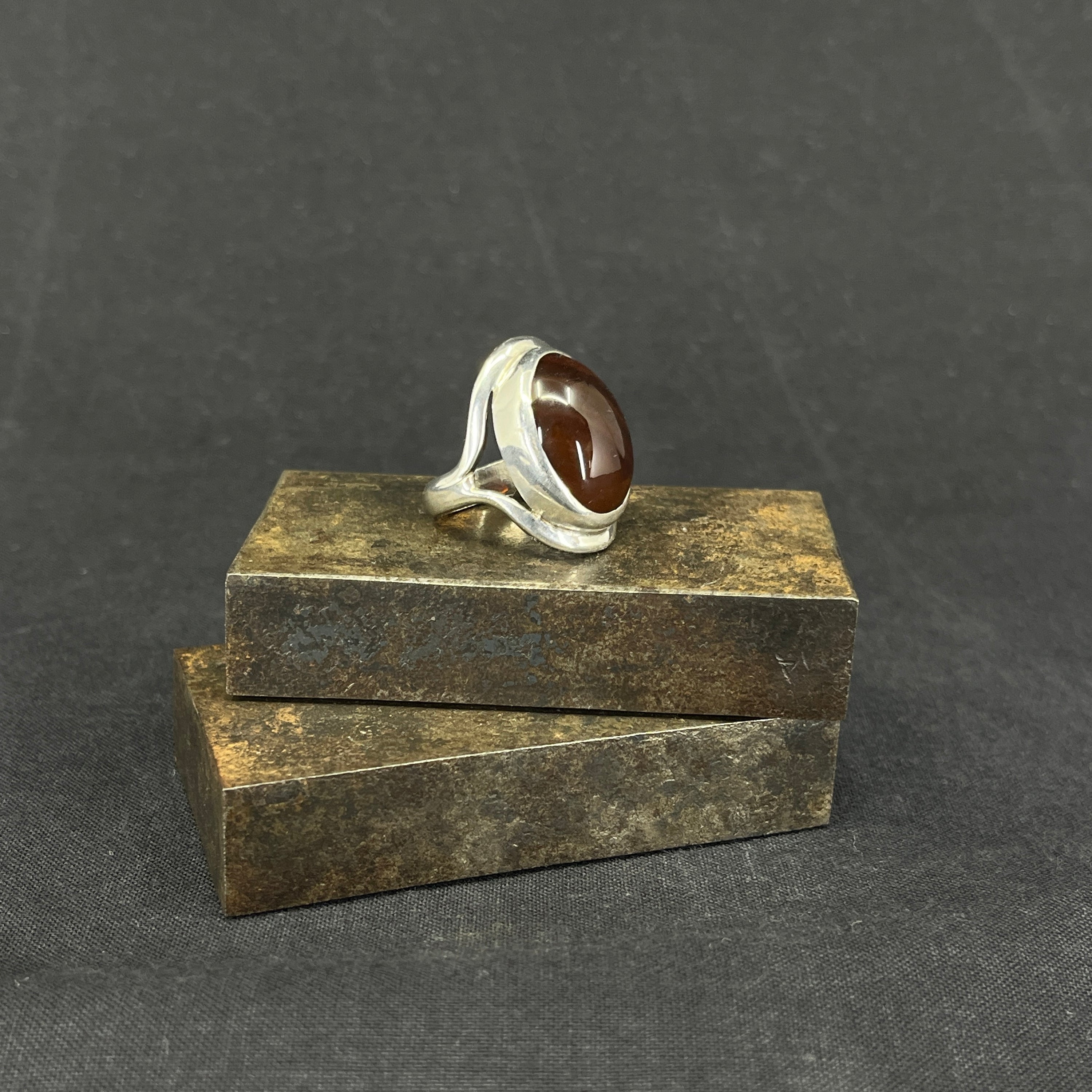 Modern ring with oval agate