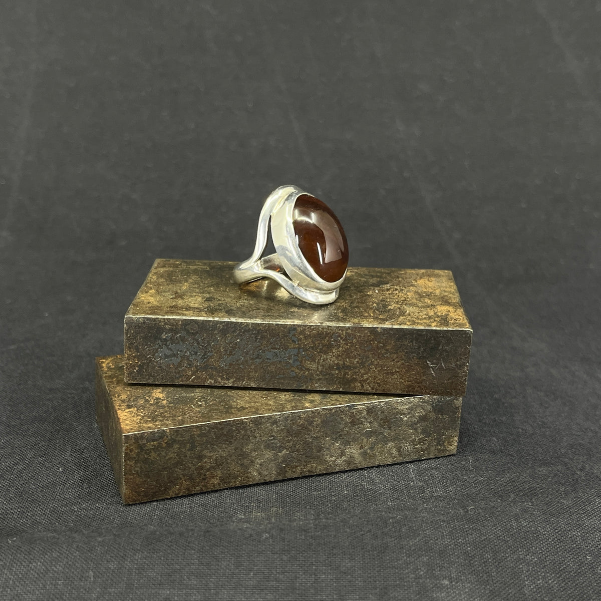 Modern ring with oval agate