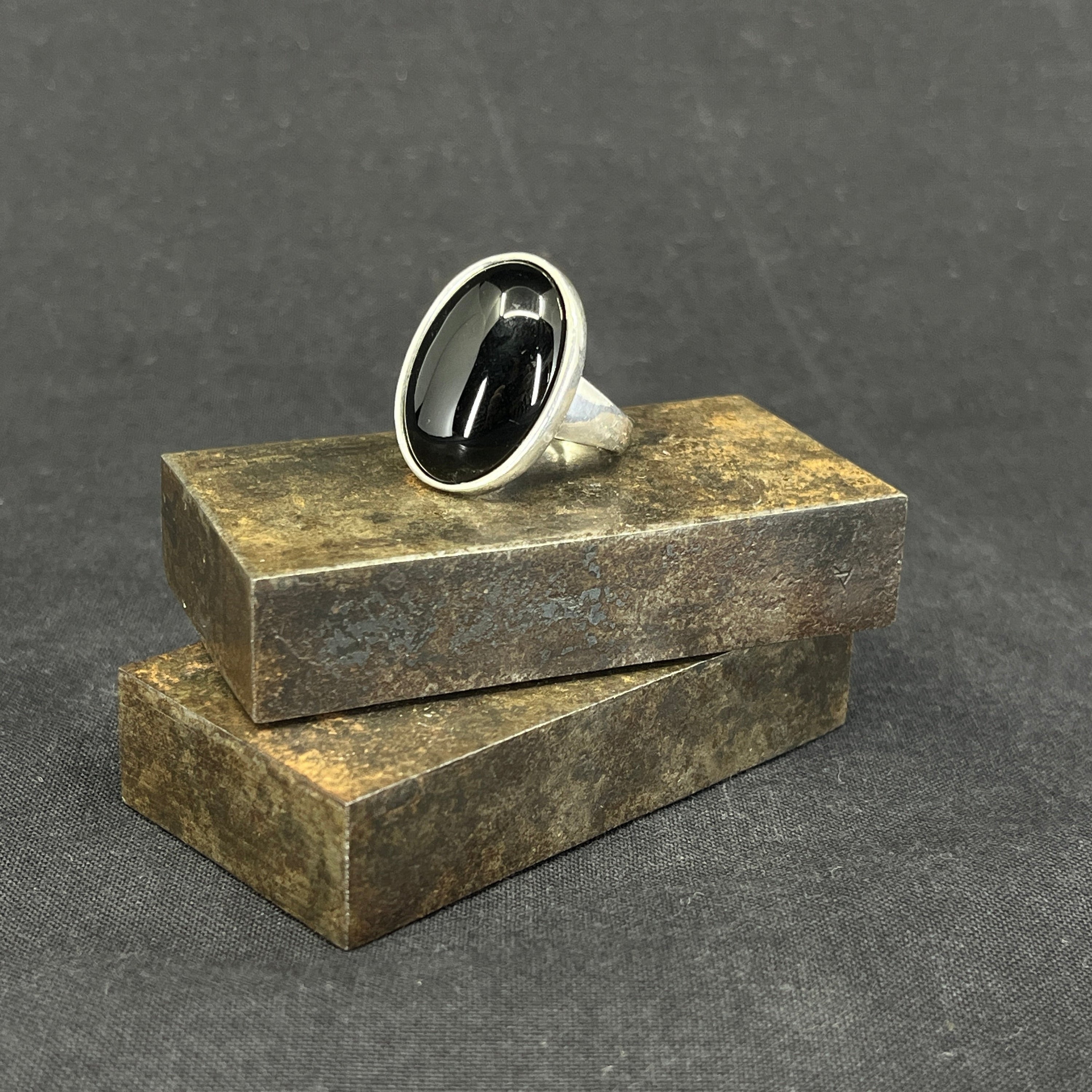 Modern ring with onyx