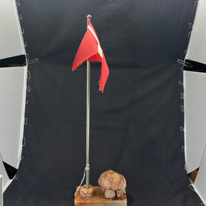 Flagpole with burial mound in alabaster