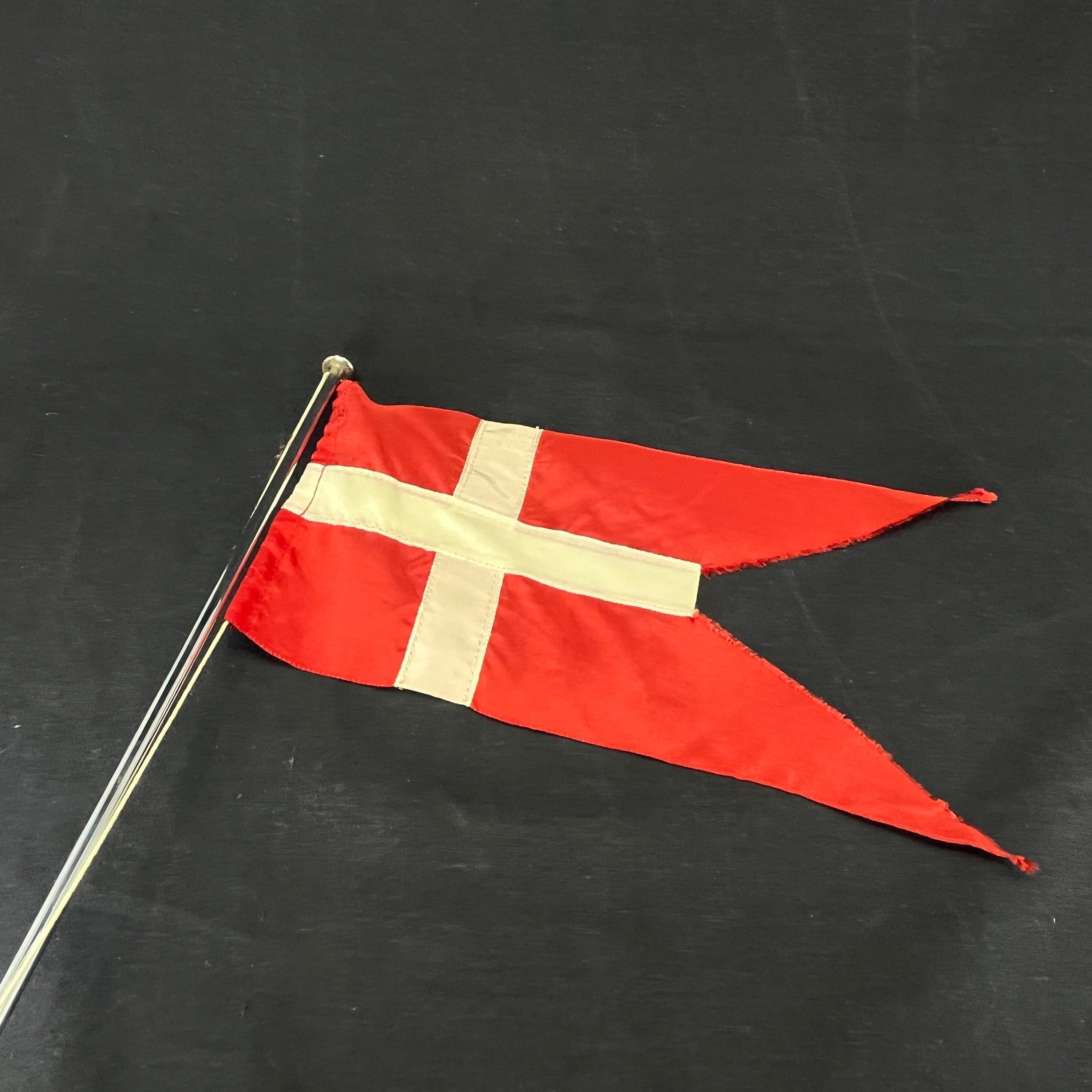 Flagstang med marmorfod