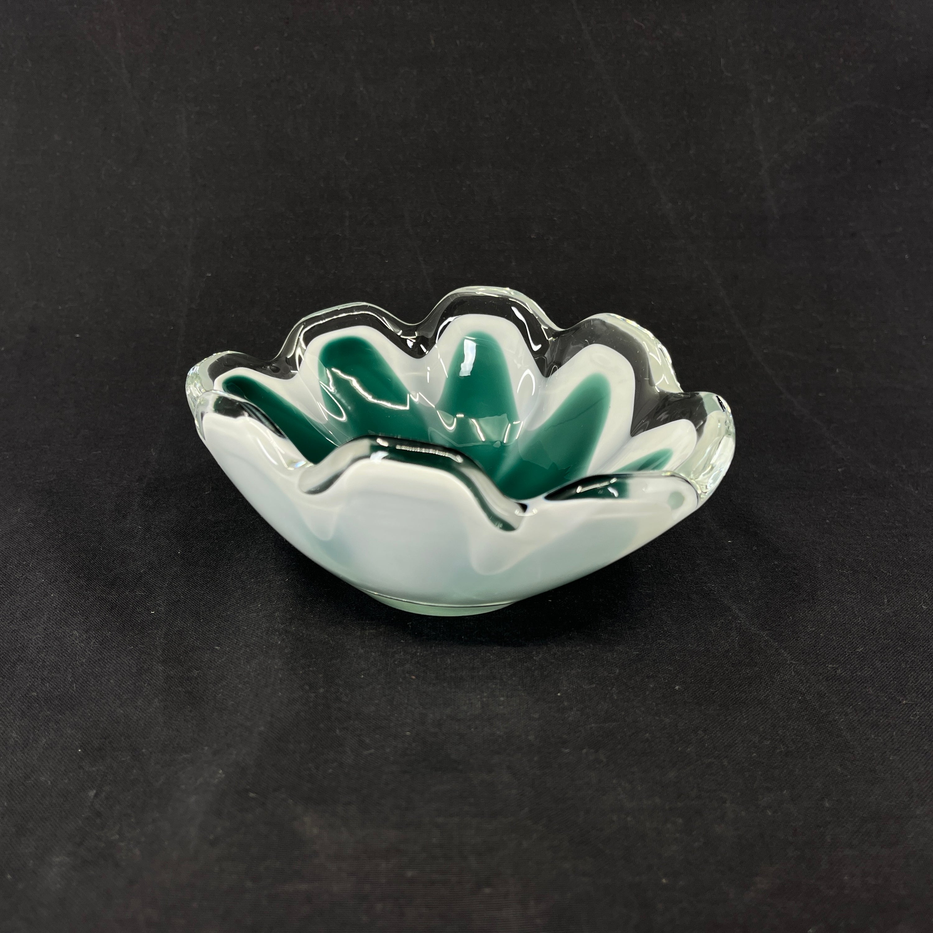 Flygsfors green bowl with white rim