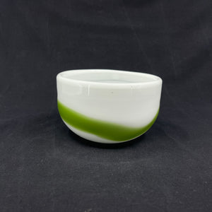 Opal white Palet bowl with green wave, 13 cm.