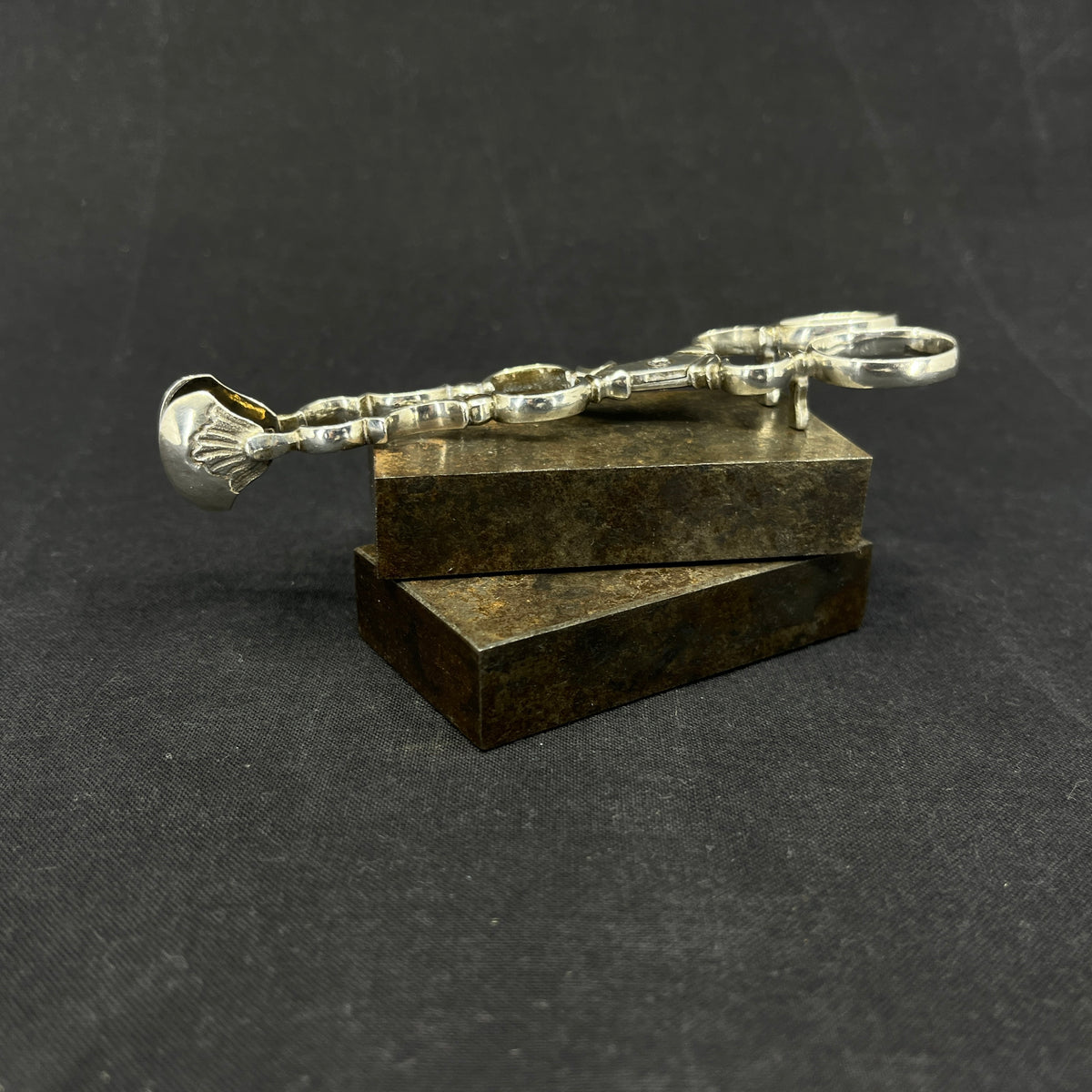 Baroque sugar tongs in silver