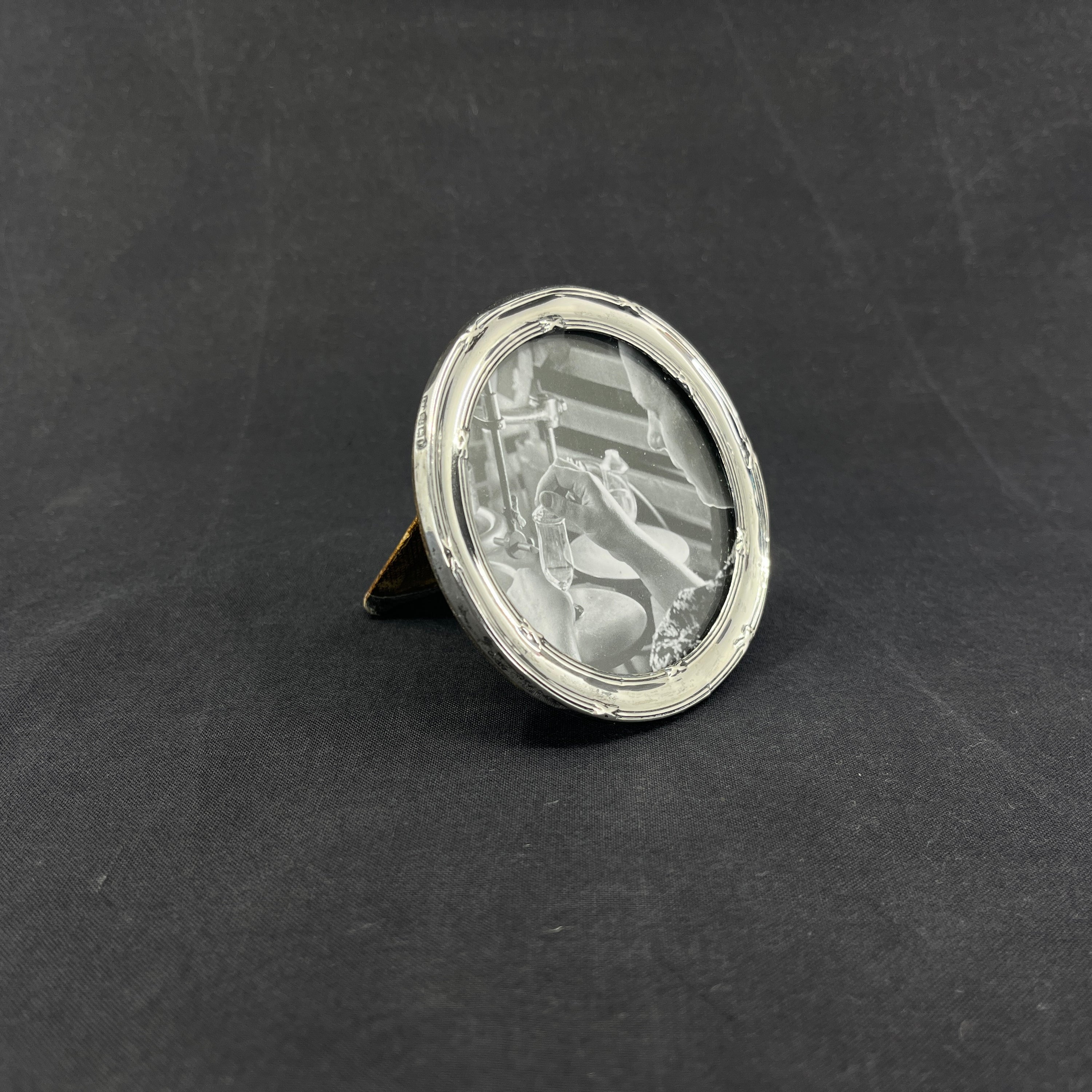 Round picture frame from 1916