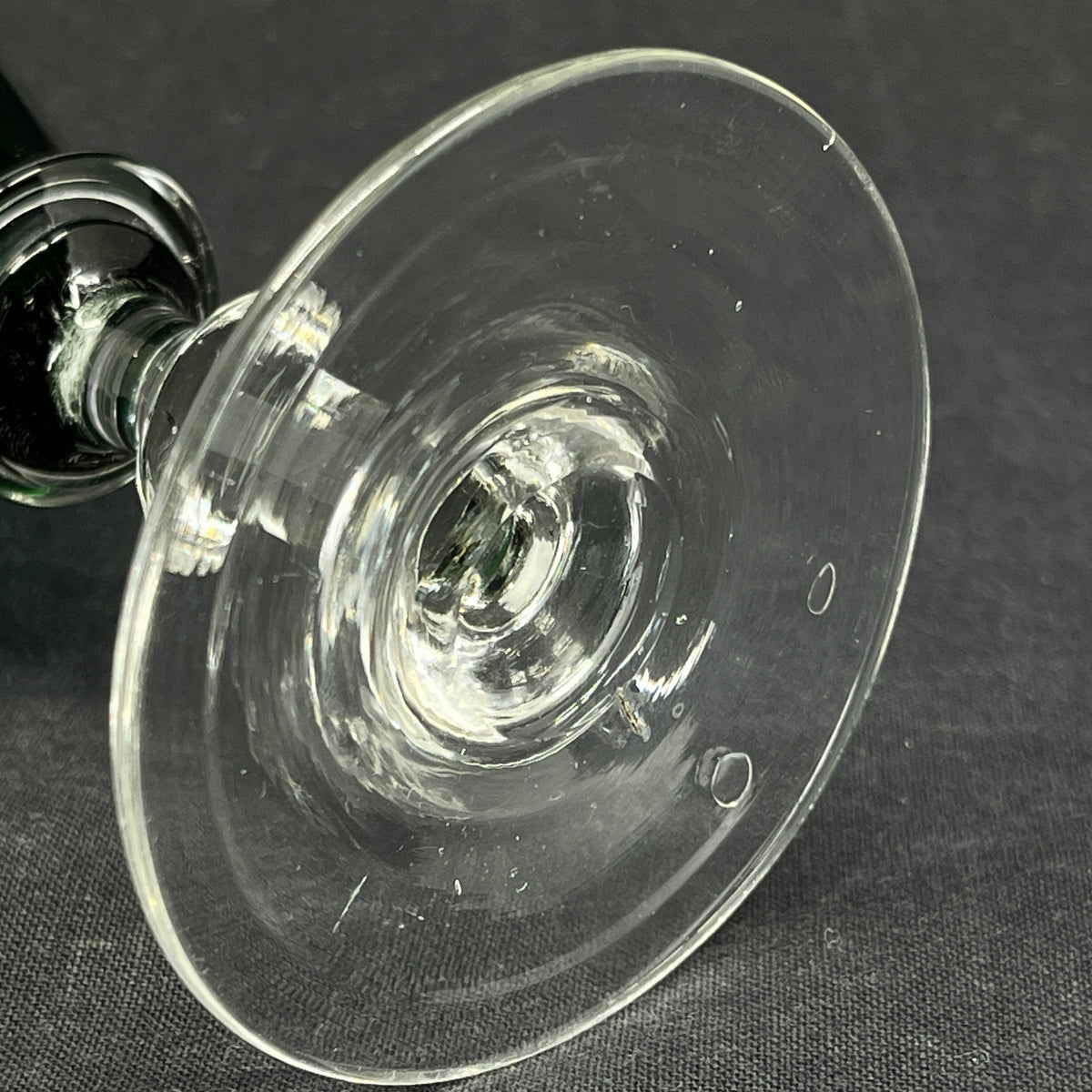 Green Anglais white wine glass