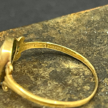 Ring i guld med came