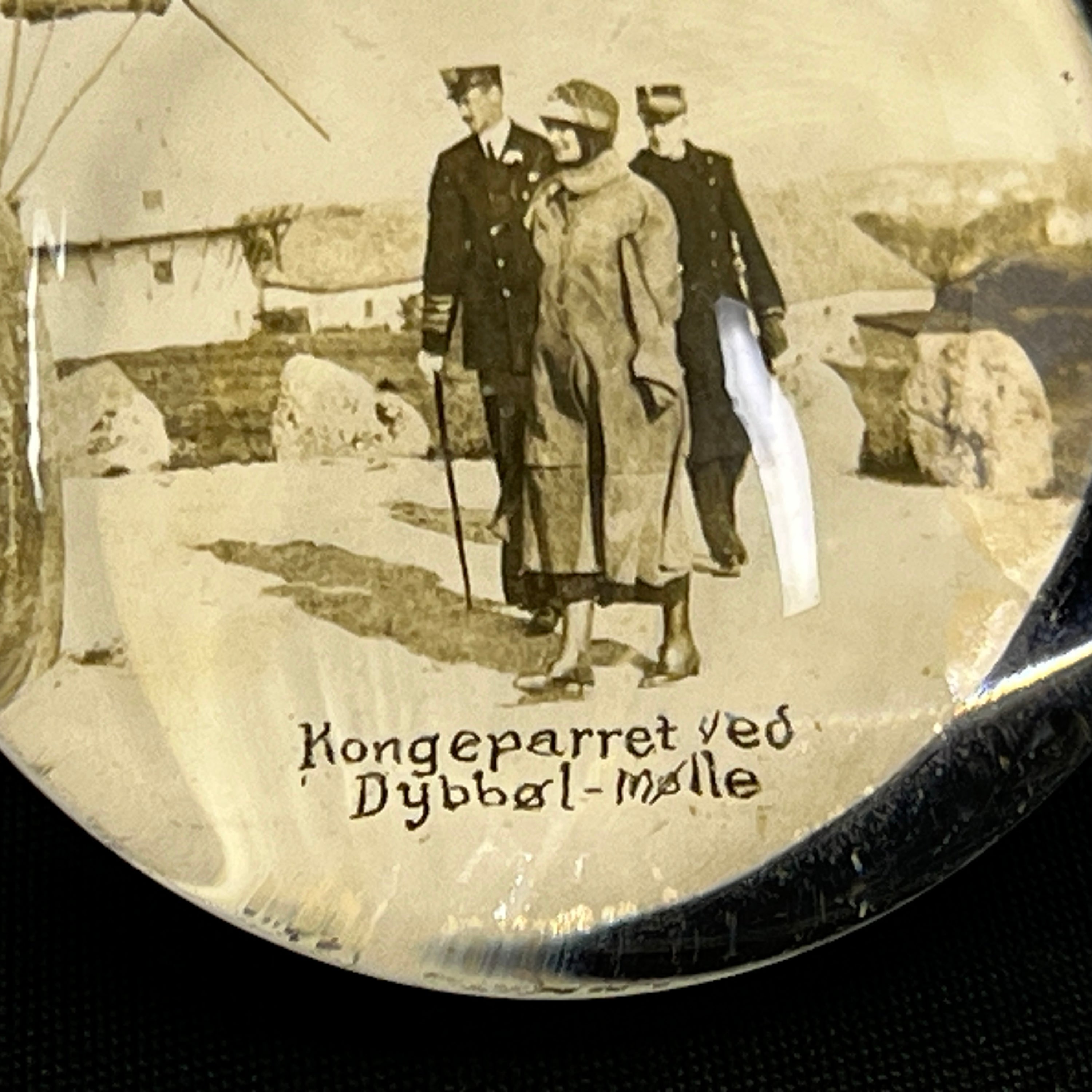 Older letter weight - The Royal Couple at Dybbøl Mill