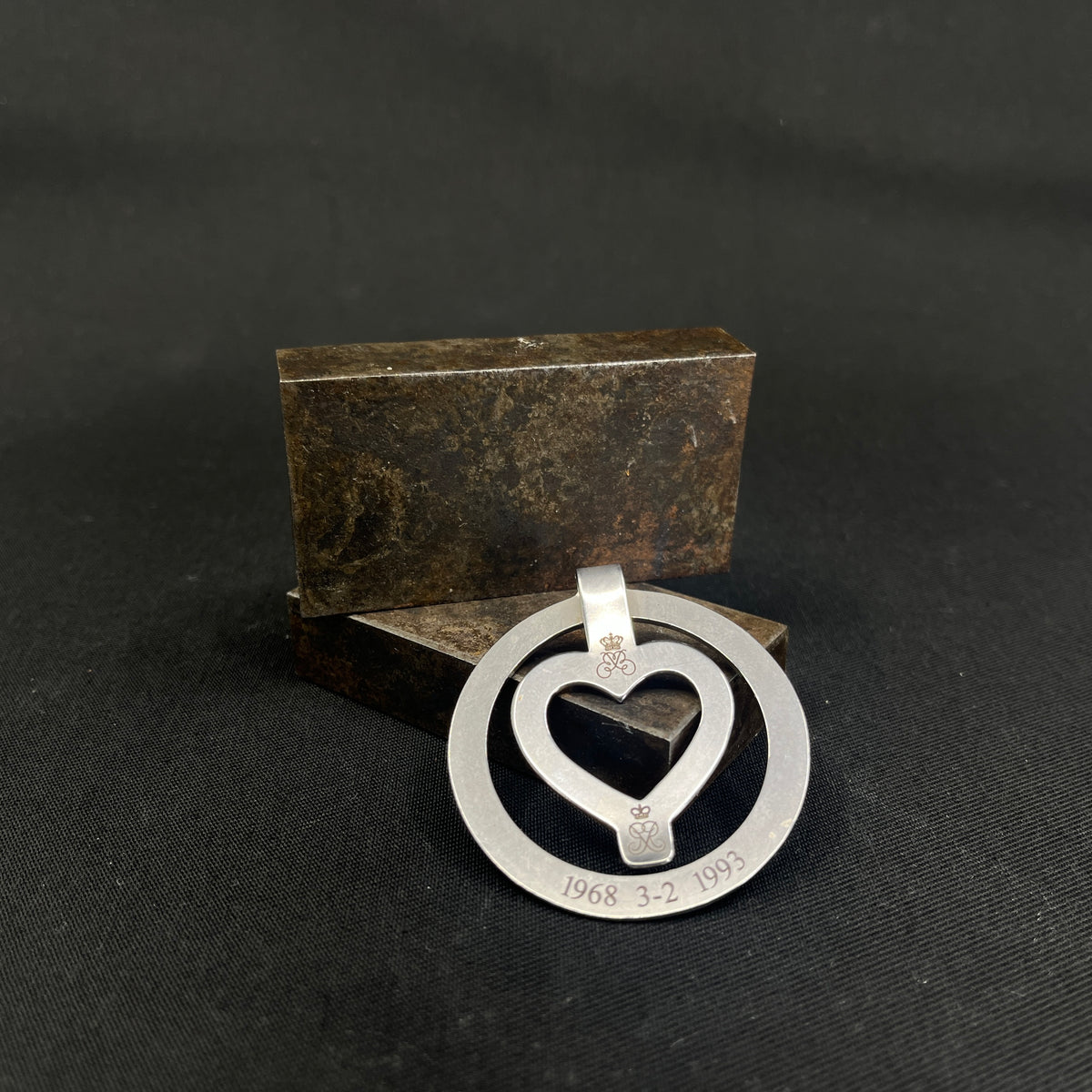Money clip from Princess Benedikte and Richard's silver wedding anniversary in 1992