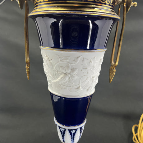 Flot gammel bordlampe i porcelæn
