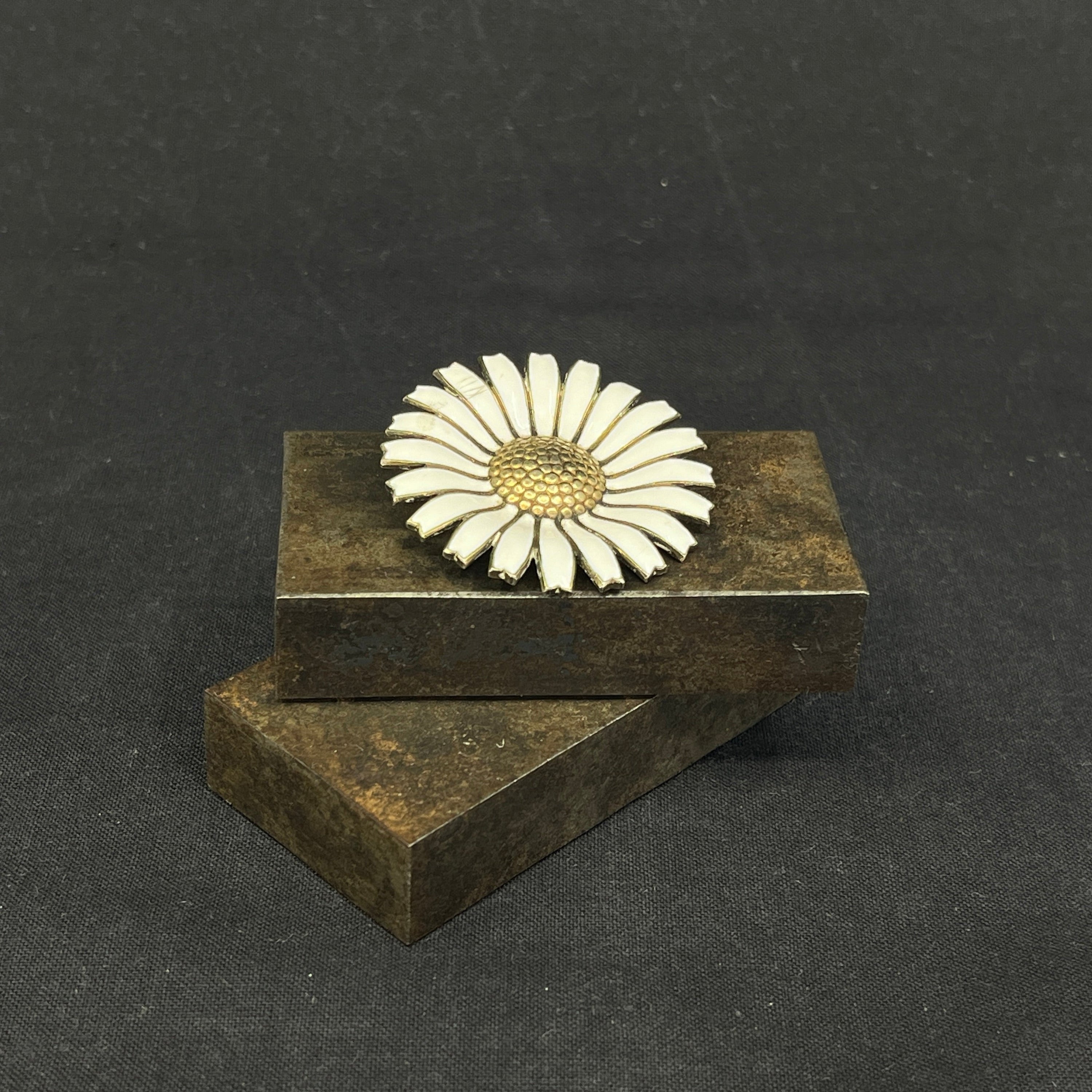 Anton Michelsen daisy brooch, 4.2 cm.