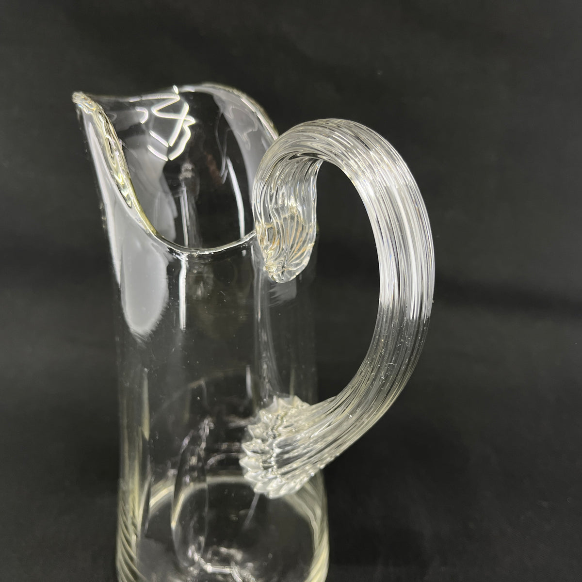 Kande med sneglehank, 19 cm.