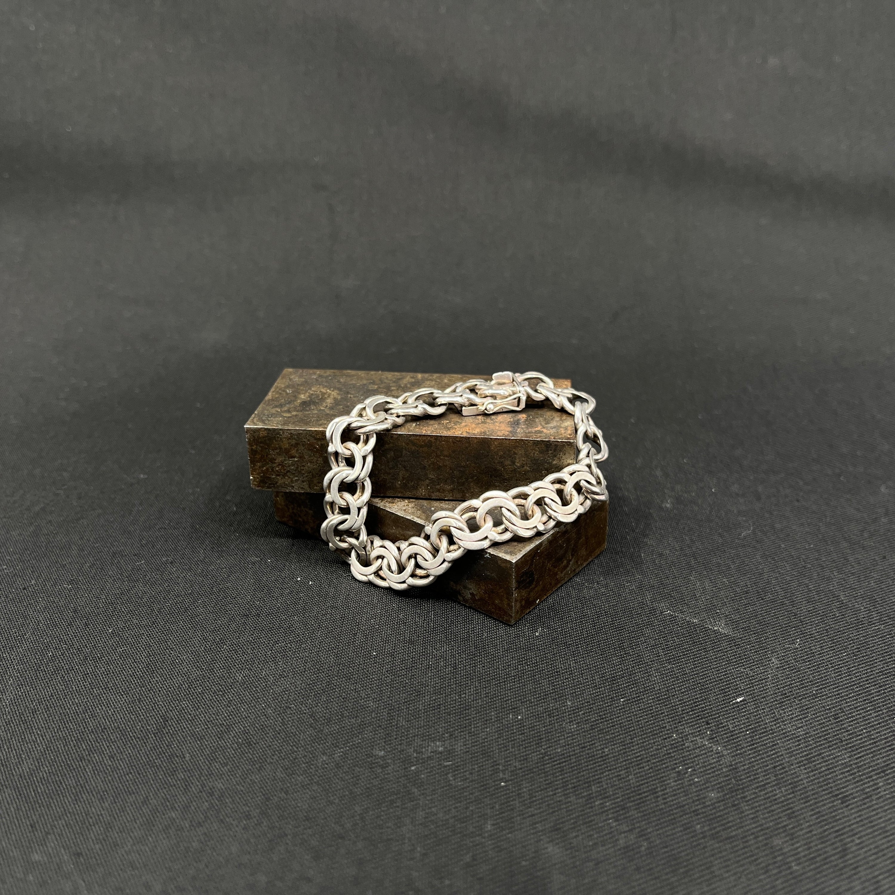 Bismarck armbånd i sølv, 18 cm.