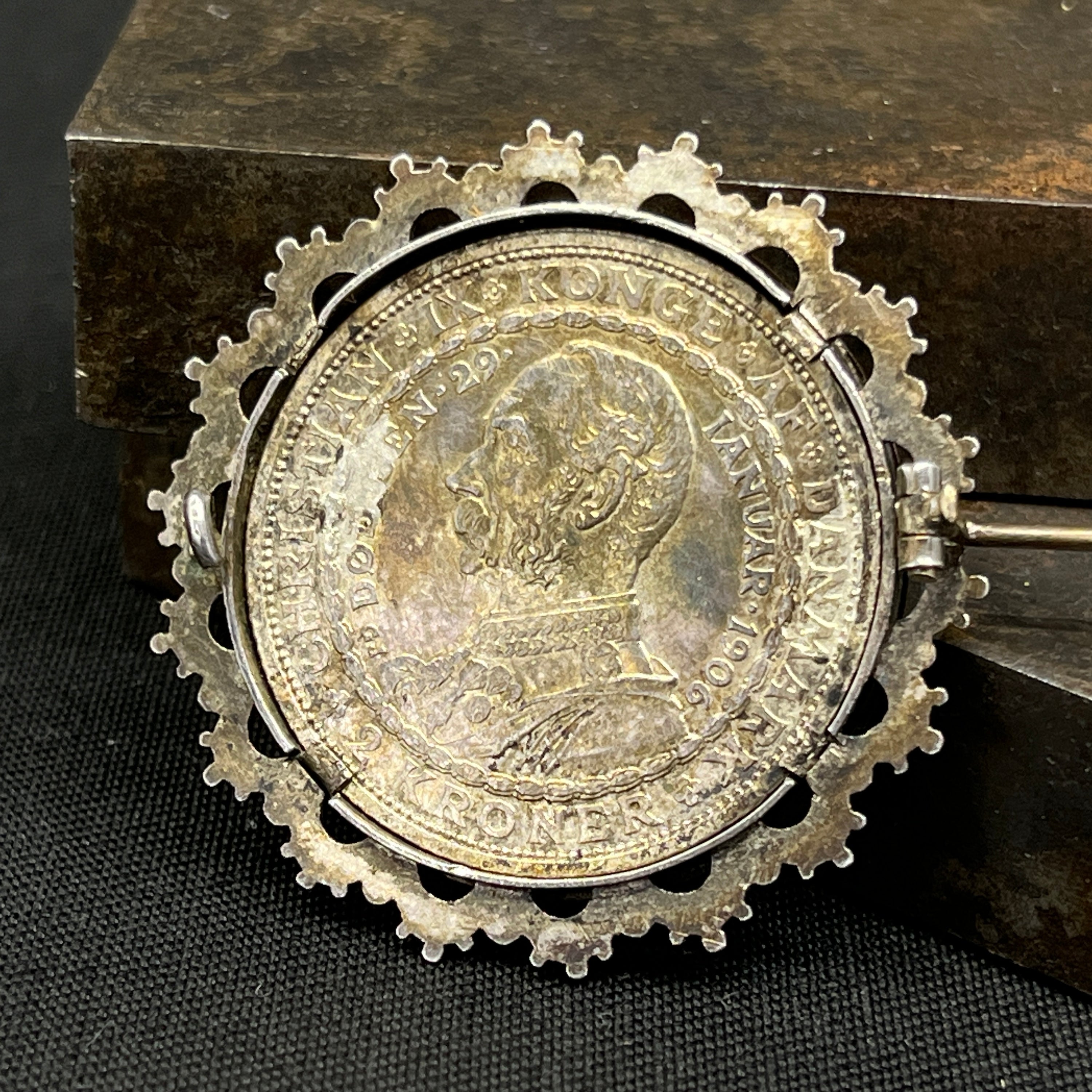 Broche - erindringsmønt Christian IX og Frederik VIII
