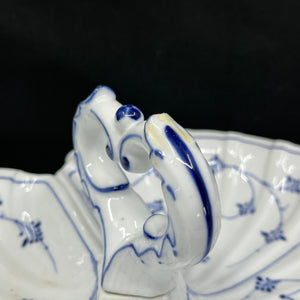Mussel painted rifled cabaret dish from 1820-1850