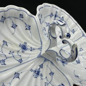 Mussel painted rifled cabaret dish from 1820-1850