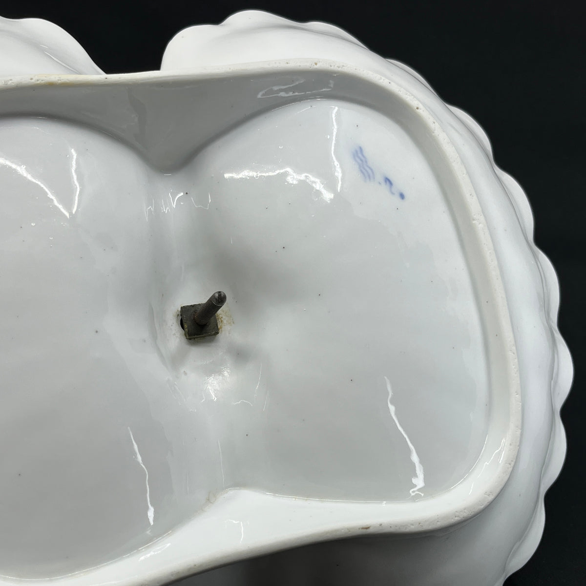 Mussel painted rifled cabaret dish from 1820-1850