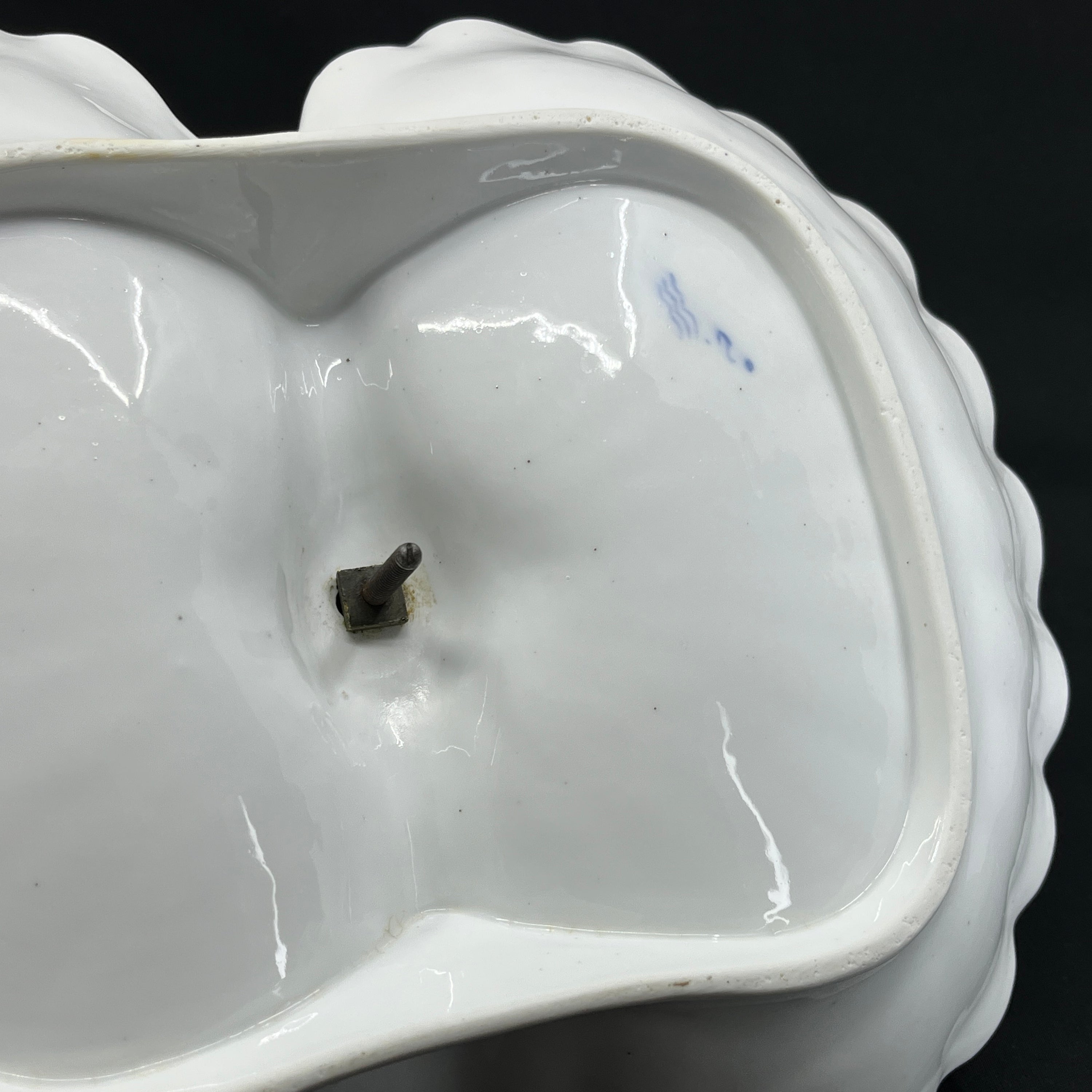 Mussel painted rifled cabaret dish from 1820-1850