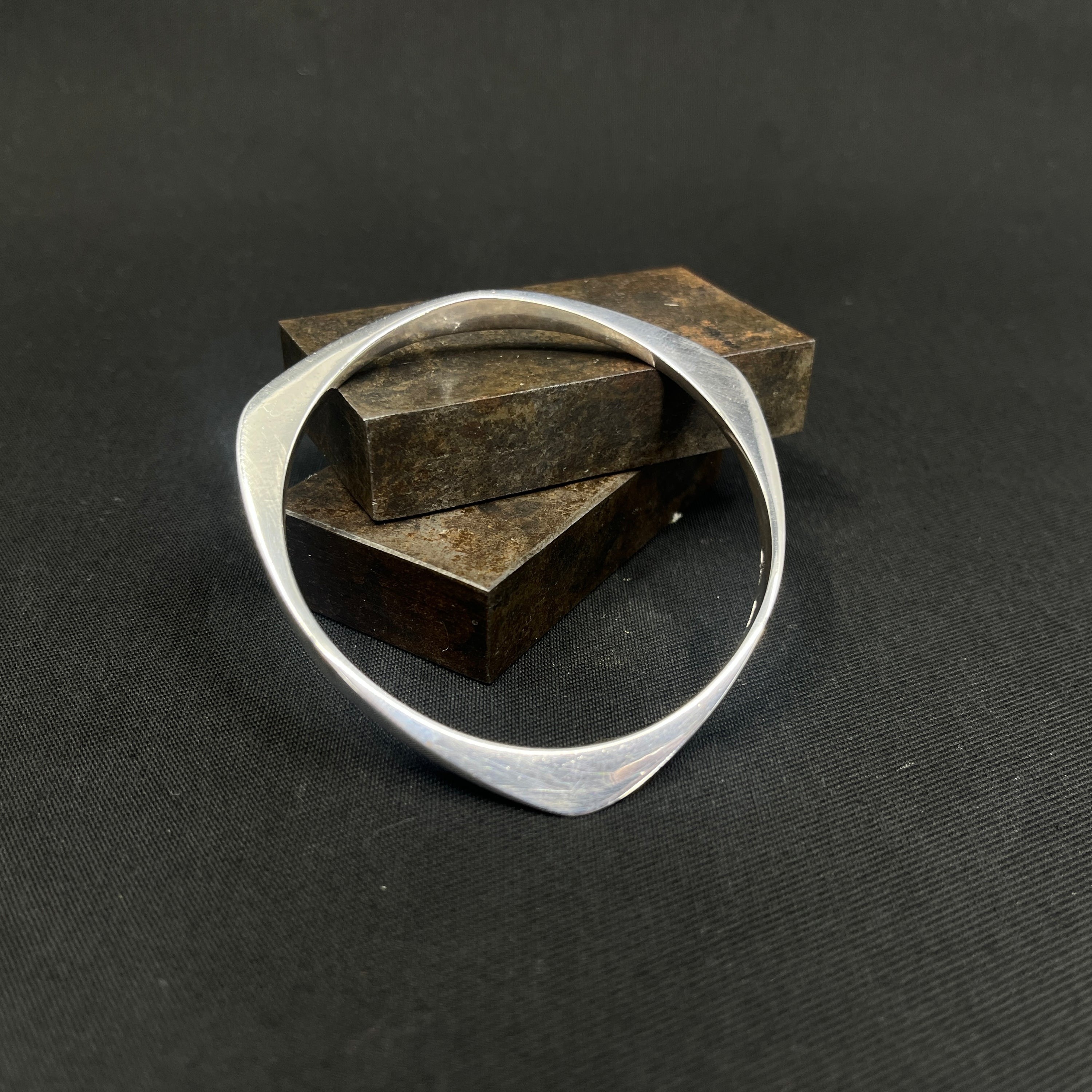 Armring af Ole Bent Petersen