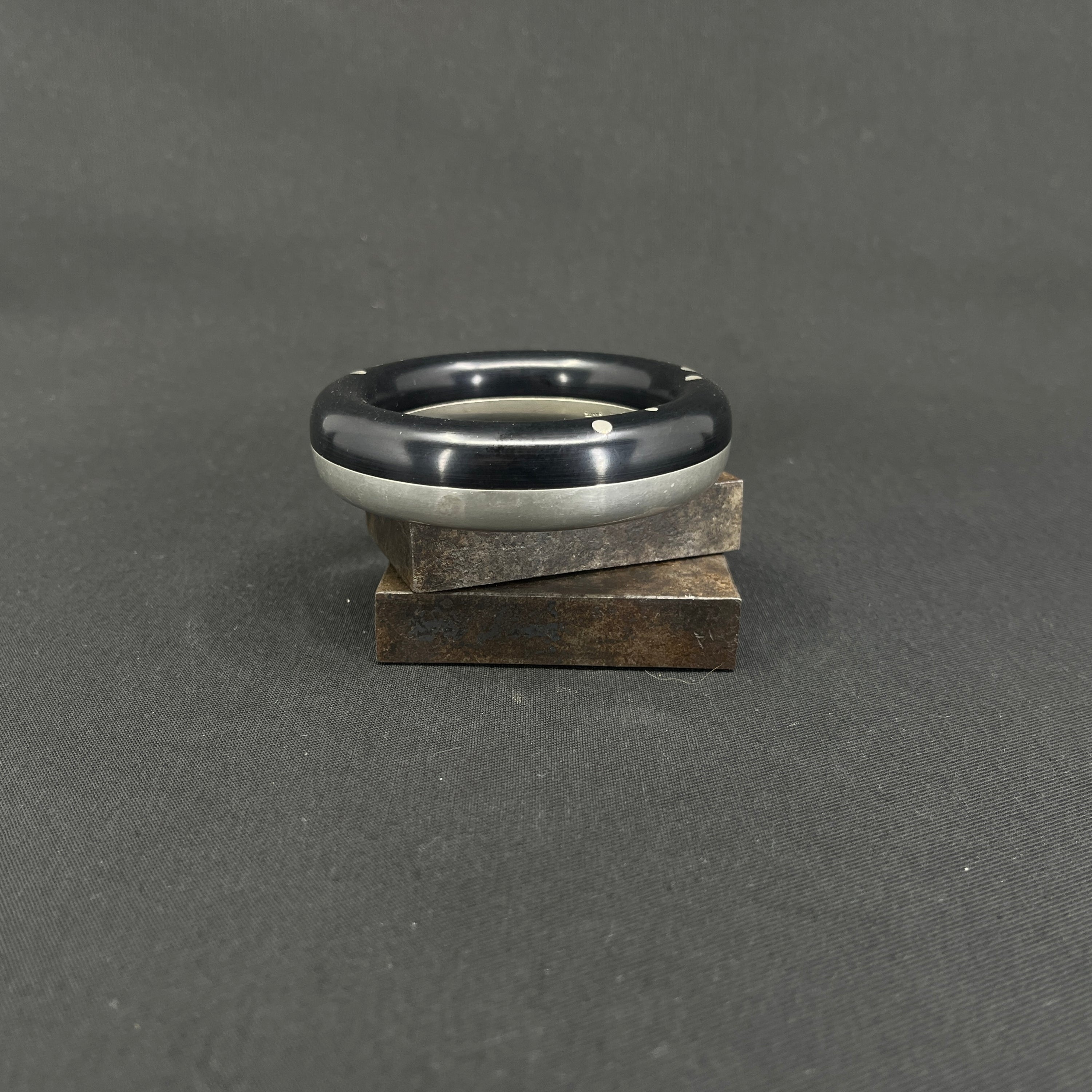 Armring i tin af Astrid Fog