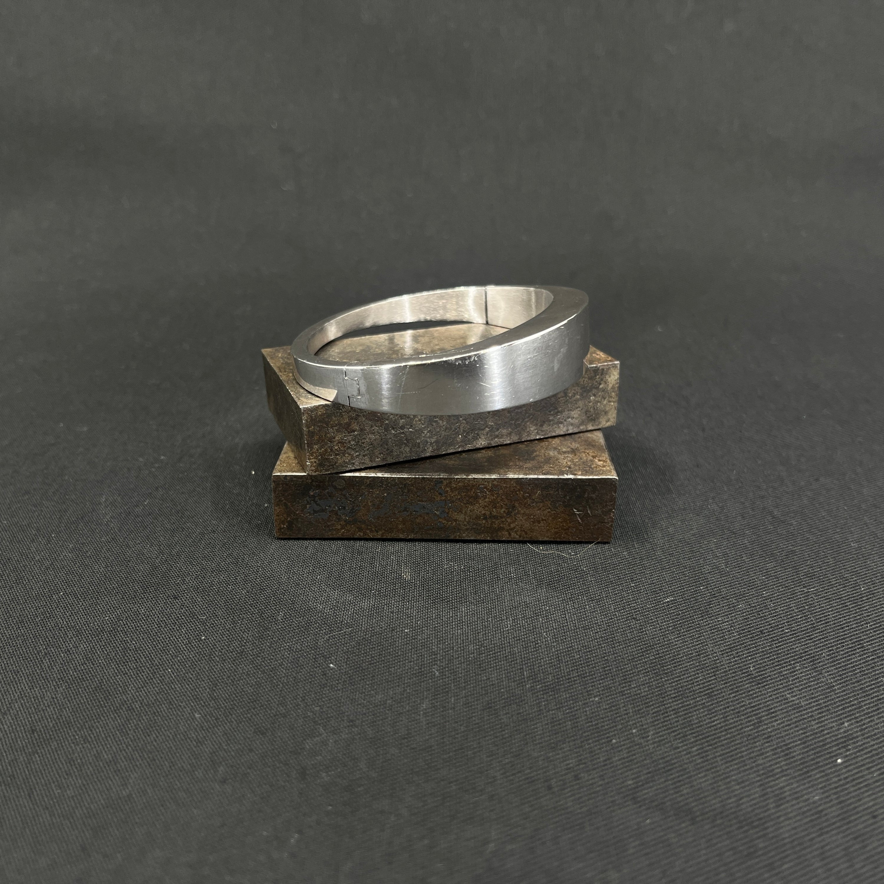 Armring af Uwe Helmuth Moltke