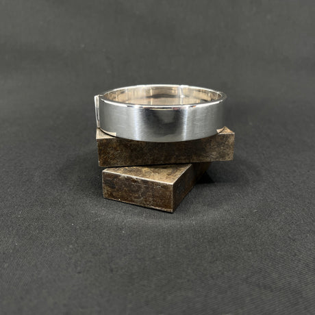 Moderne armring i sølv