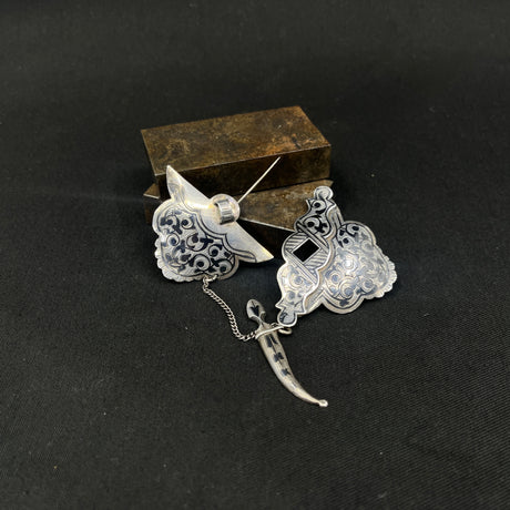 Russisk broche i niello teknik