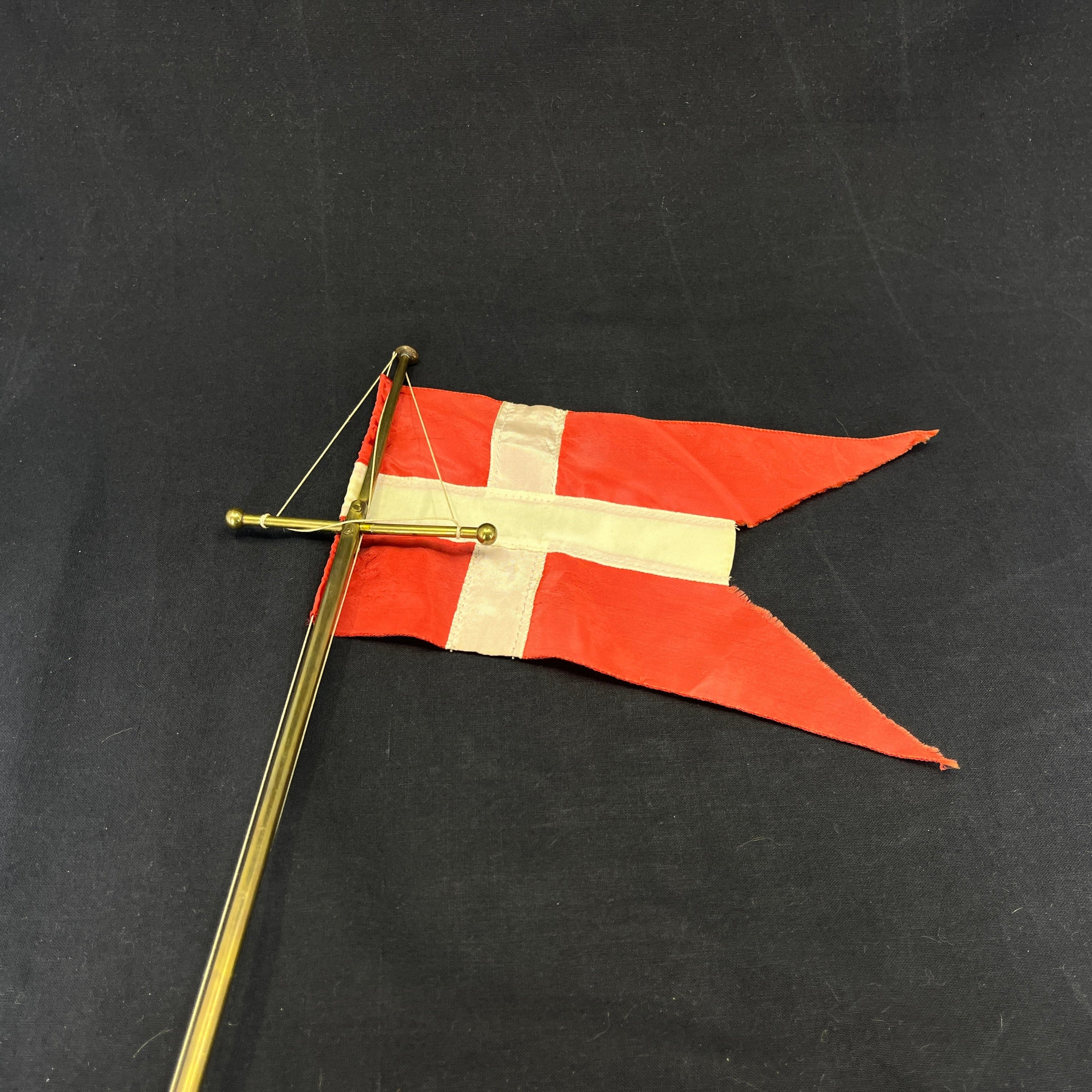 High brass flagpole, 54 cm.