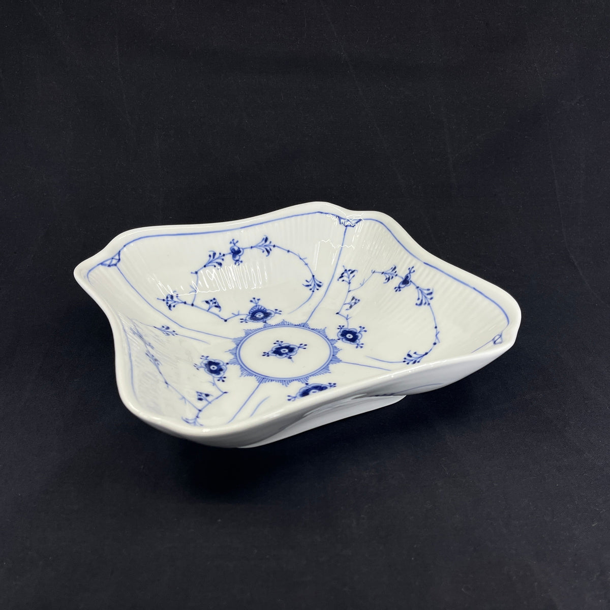 Musselmalet Riflet kartoffelskål, 1898 - 1923