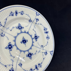 Musselmalet riflet frokosttallerken, 21 cm. 1898-1923.
