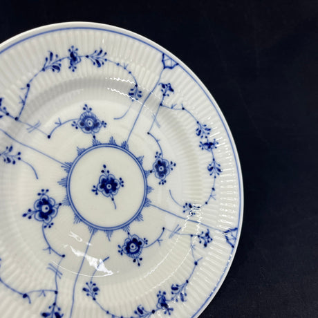 Musselmalet riflet frokosttallerken, 21 cm. 1898-1923.