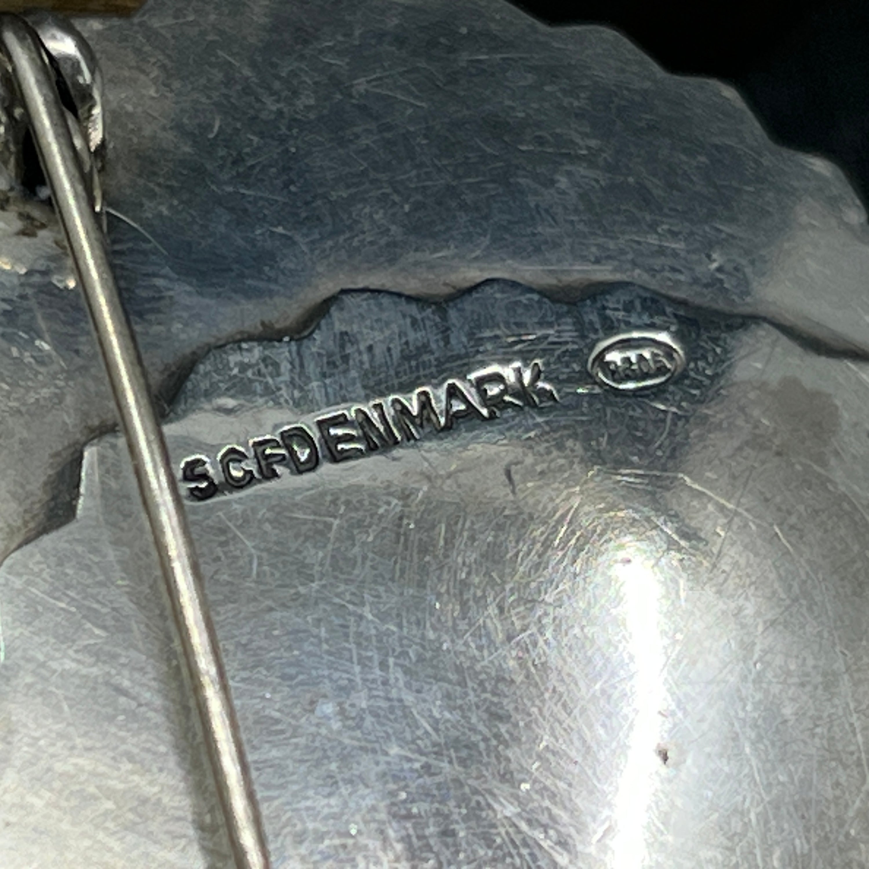 Blad-broche i sølv fra 1950'erne
