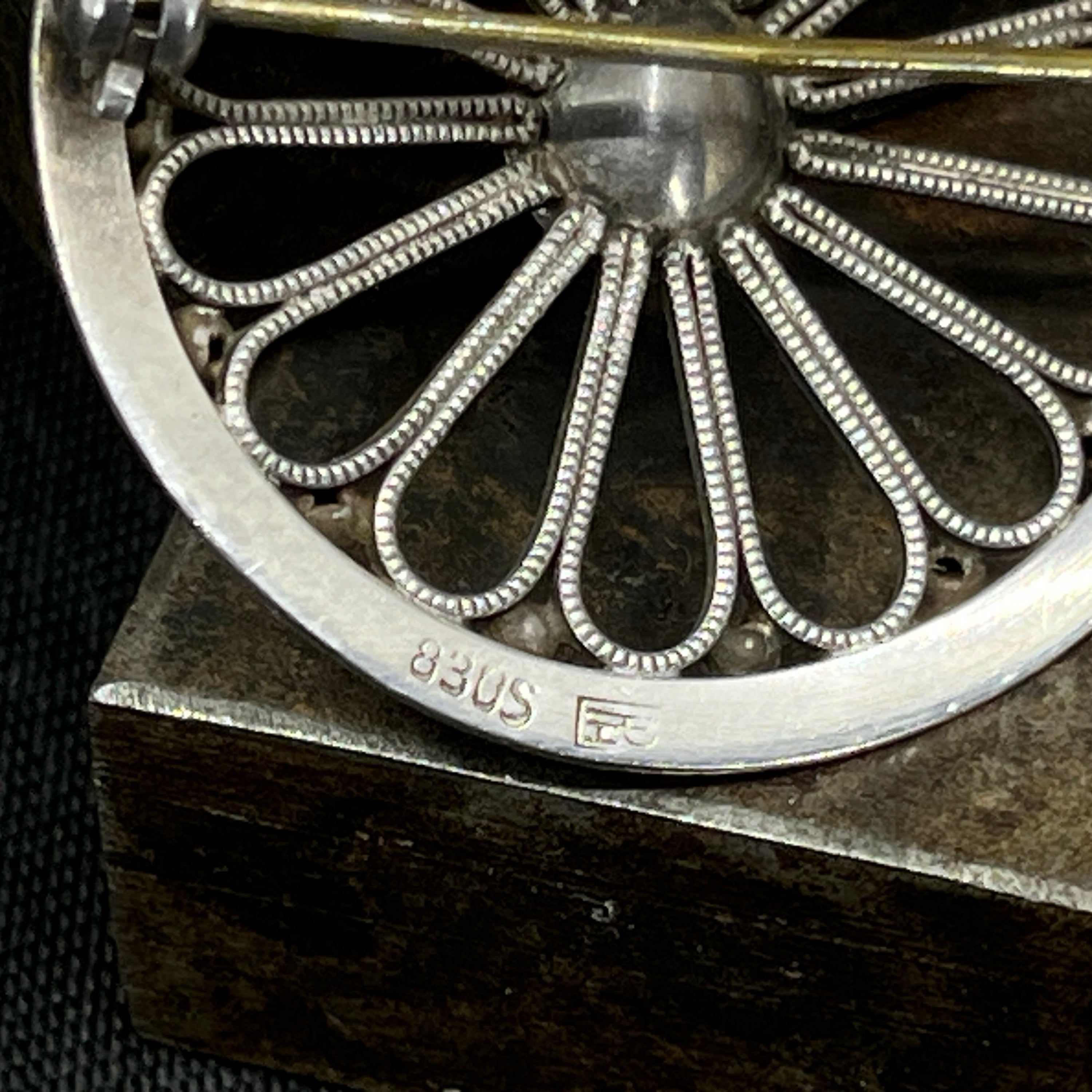 Broche i sølv fra 1920'erne