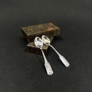 Mussel salt spoon in silver