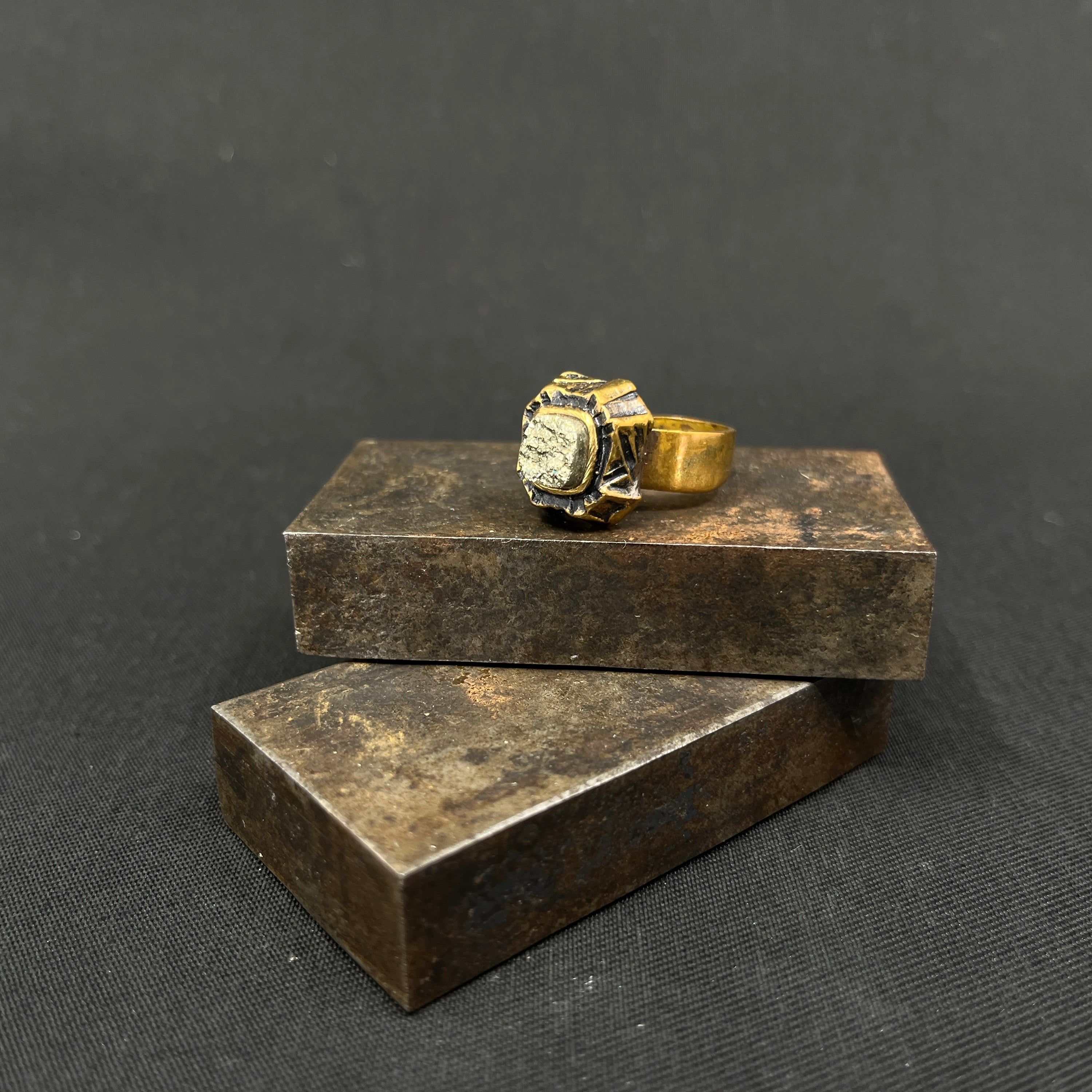 Pentti Sarpaneva ring med pyrit