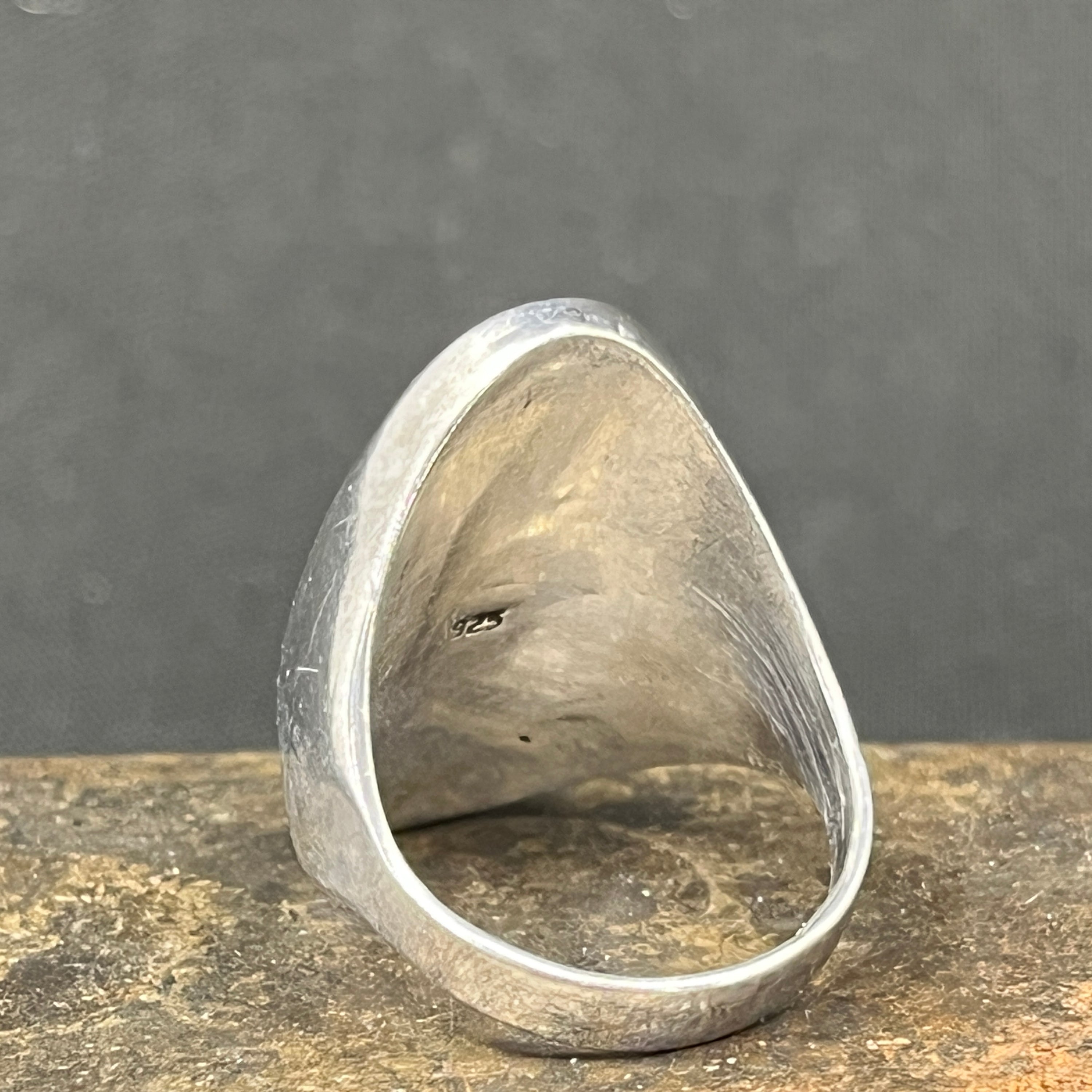 Ring i sølv og sort sten