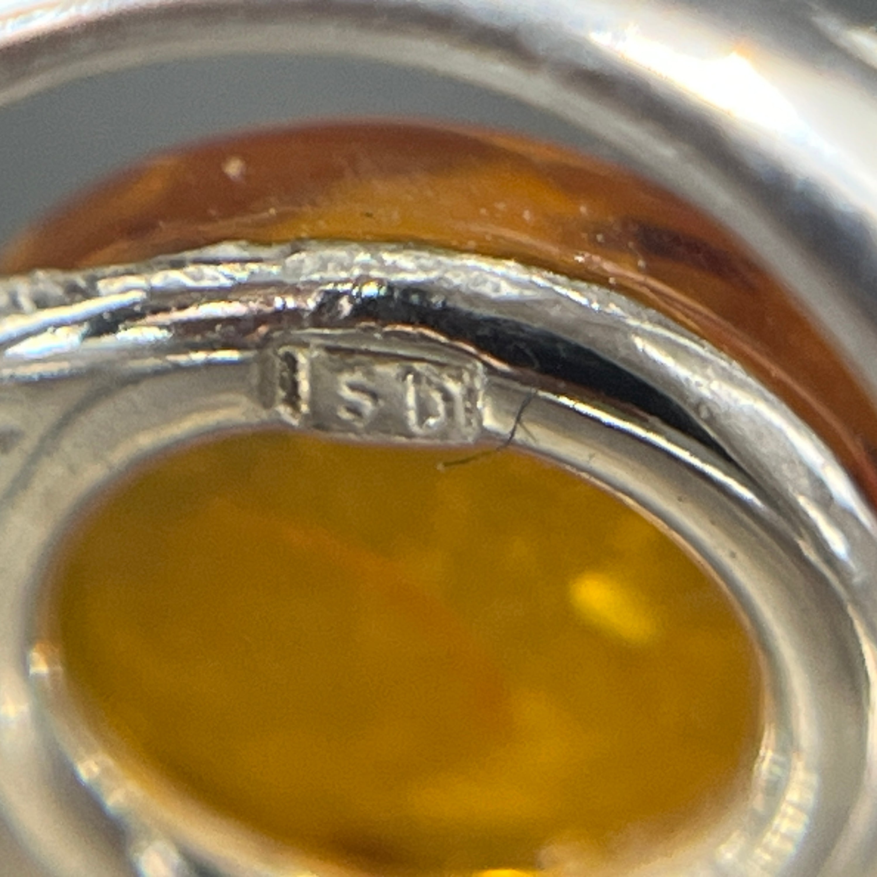 Ring med rav