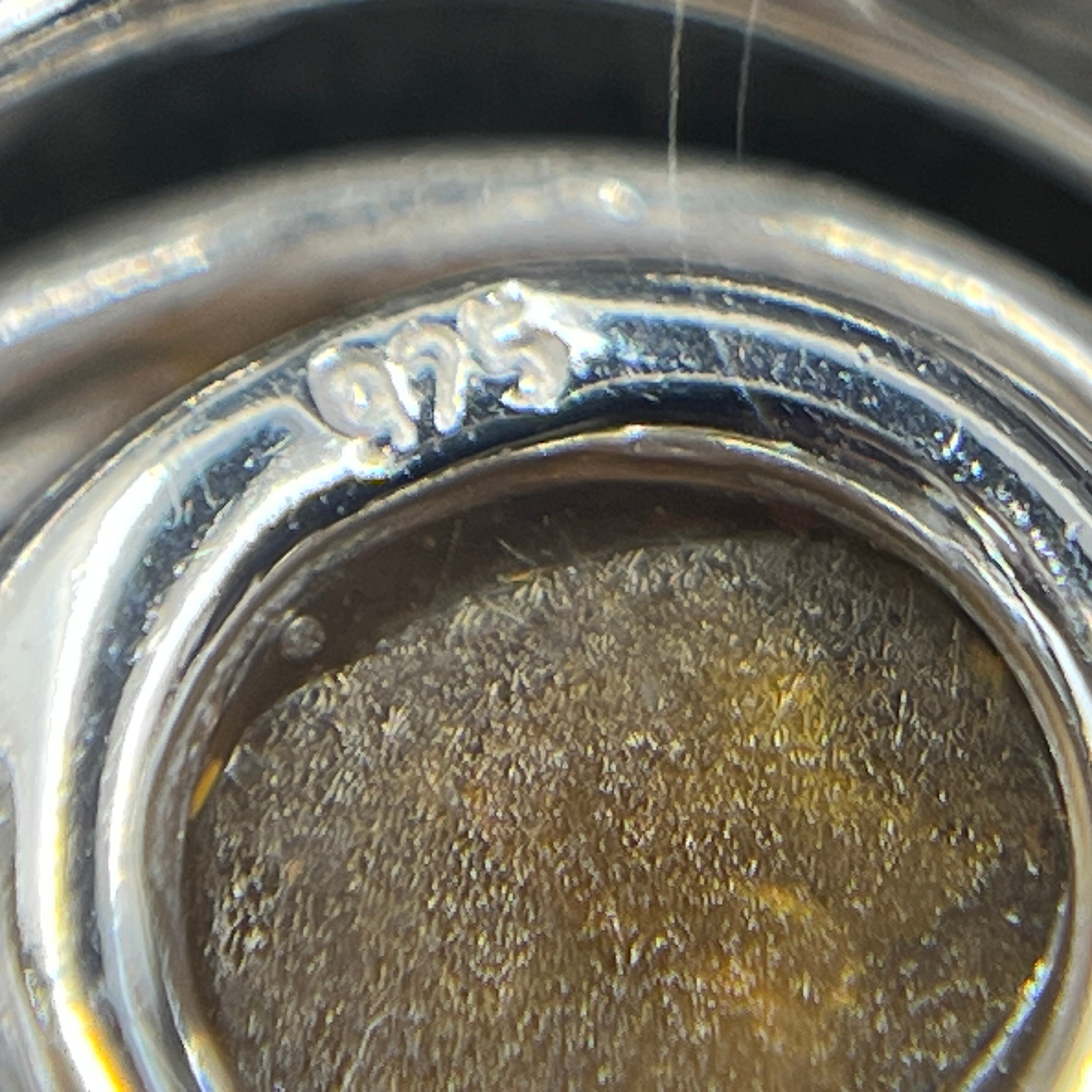 Ring med rav
