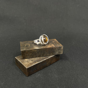Moderne ring med tigerøje