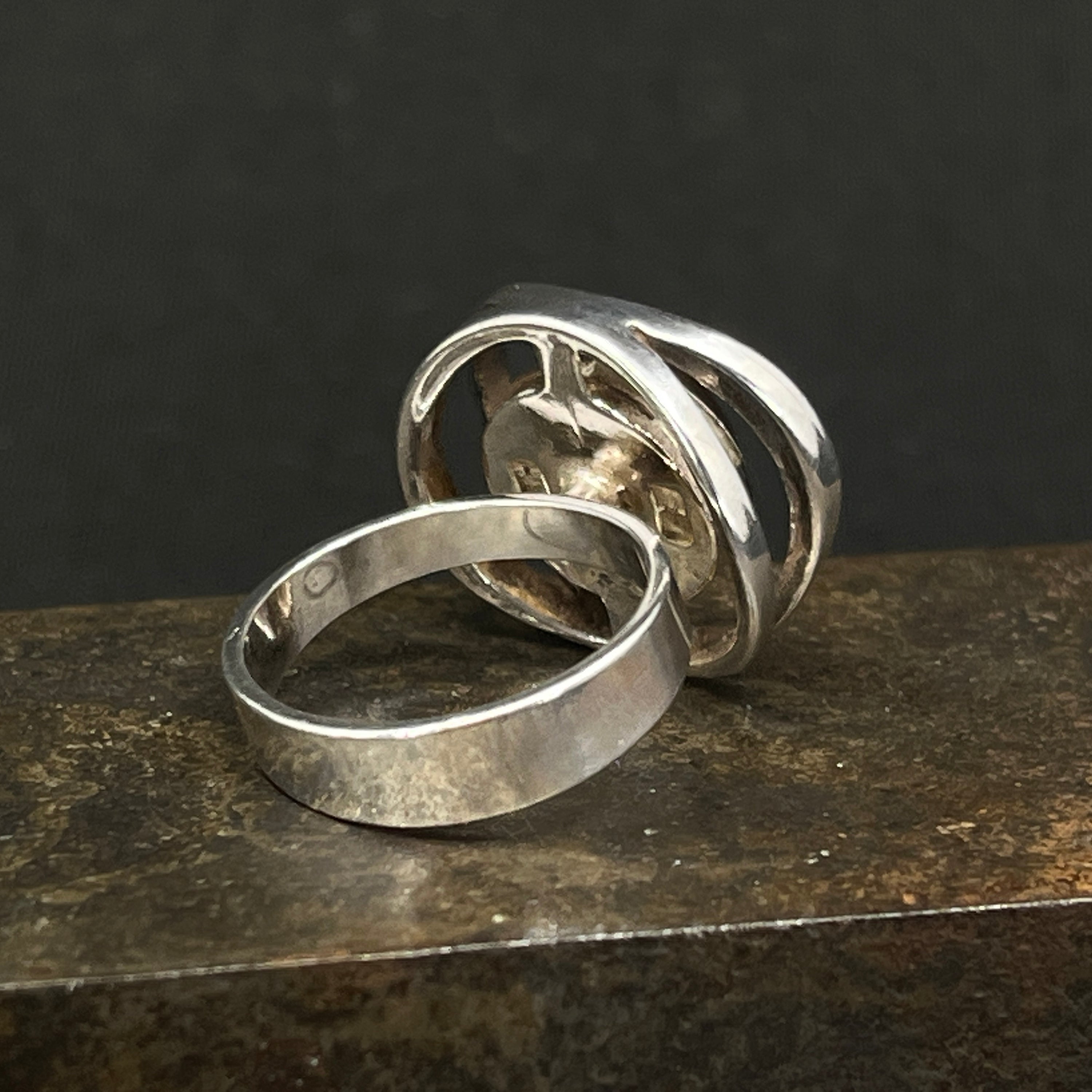 Moderne ring med tigerøje