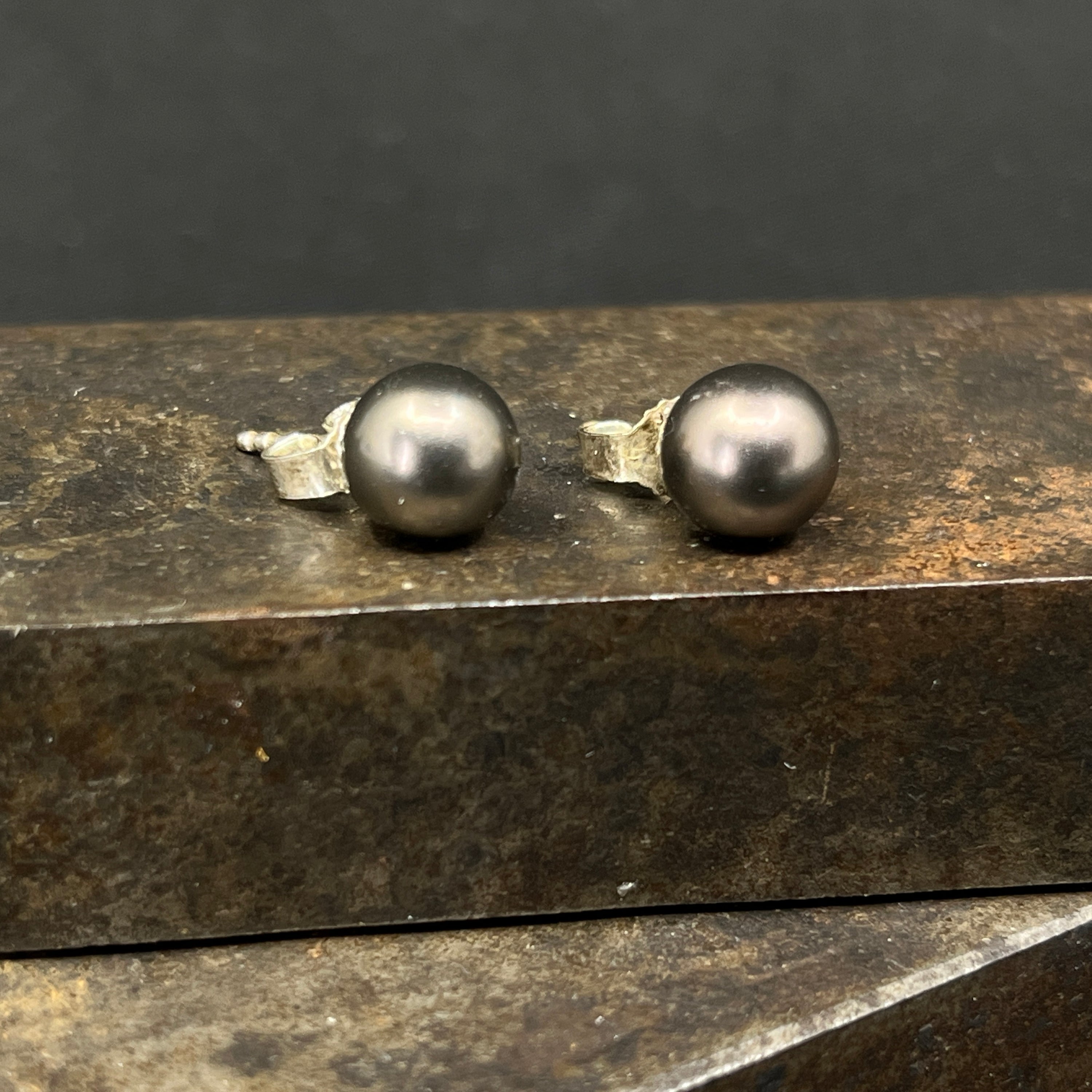 Earrings with Tahitian pearls