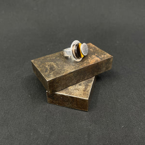 Ring med tigerøje af Uwe Moltke