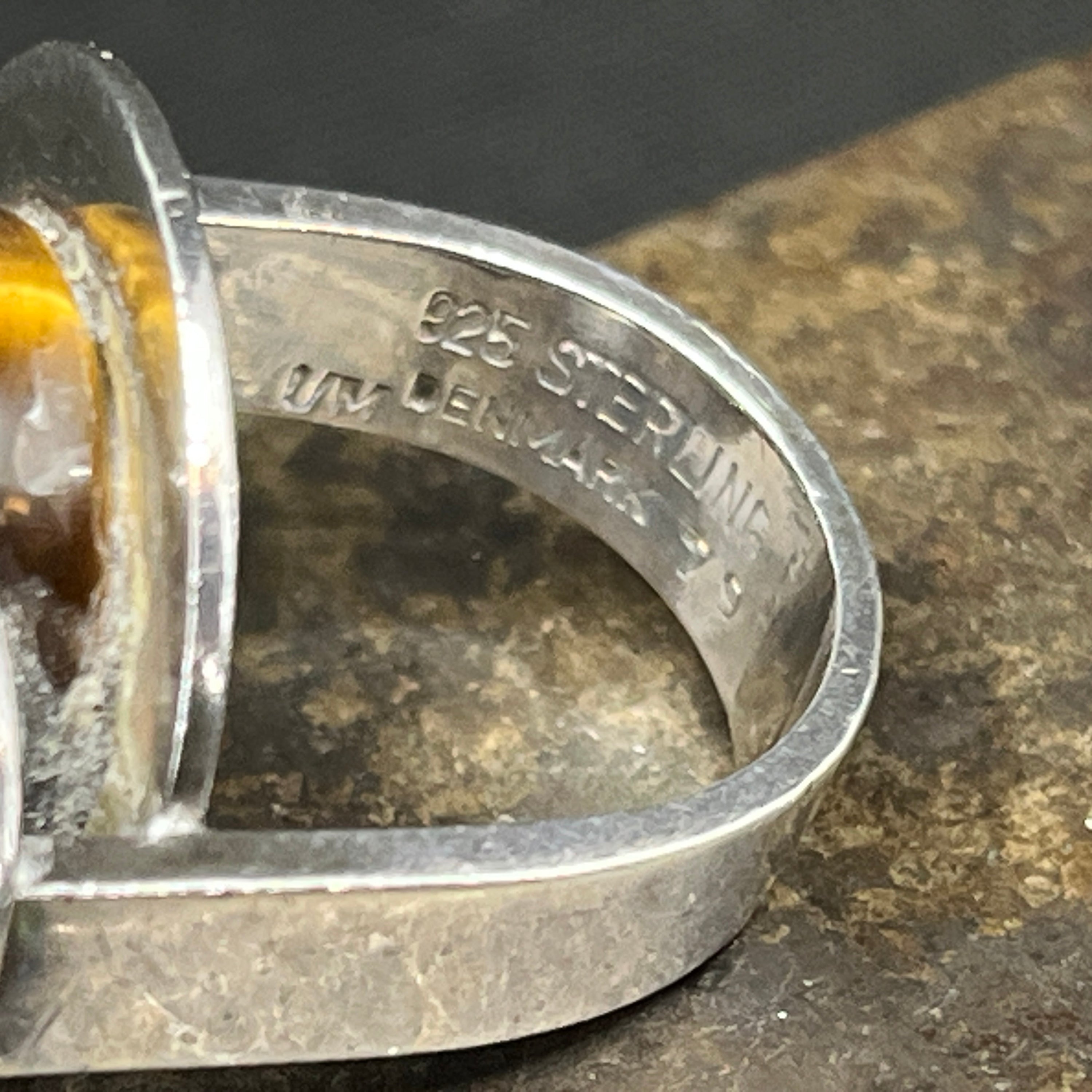 Ring med tigerøje af Uwe Moltke
