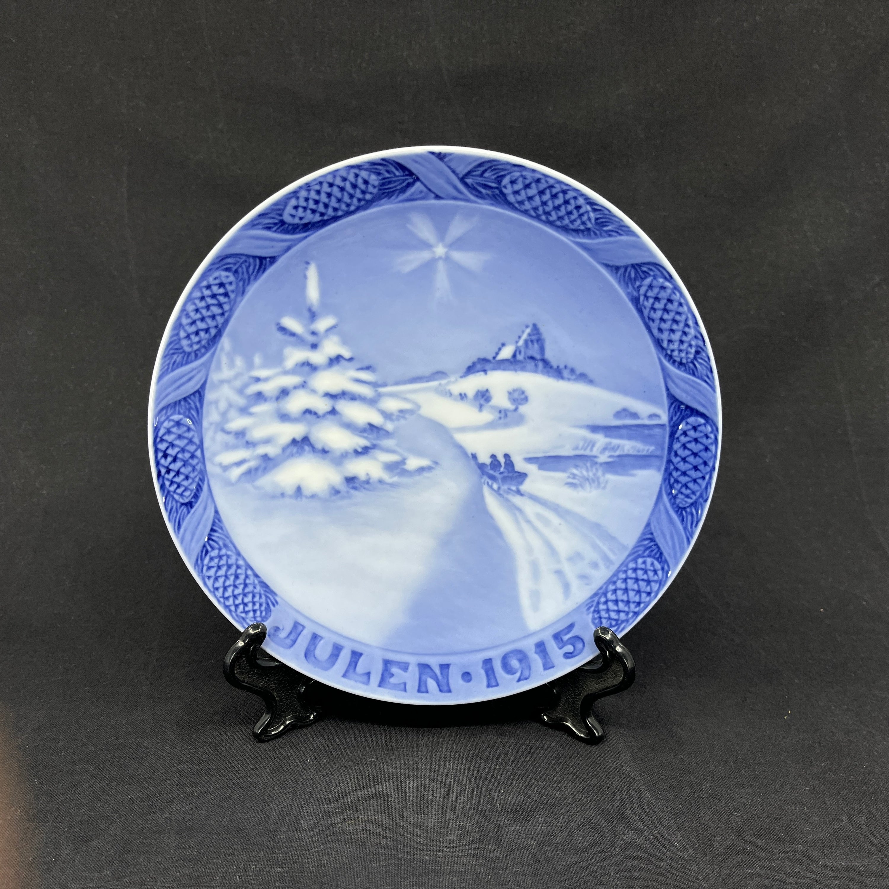 Royal Copenhagen Christmas plate 1915